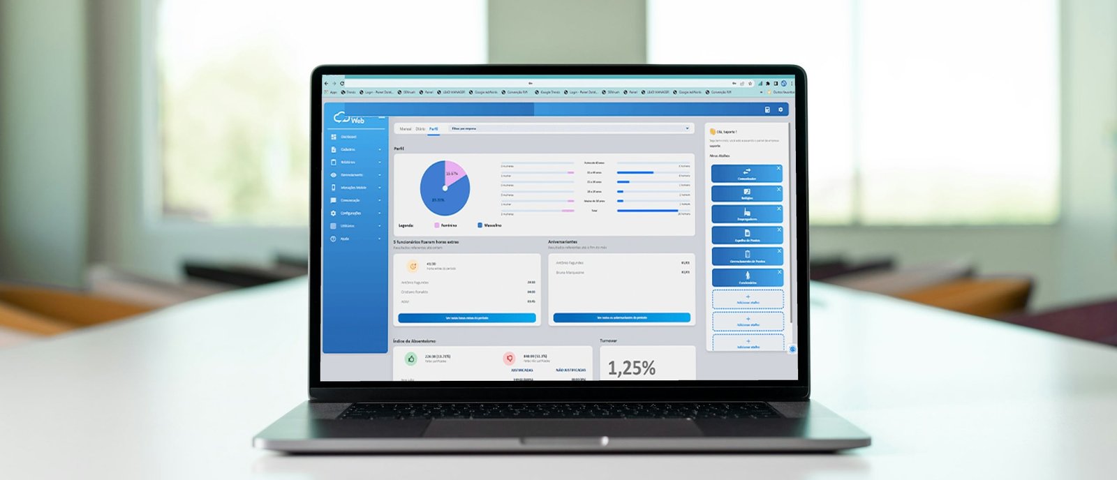Painel do EzPoint Web aberto no notebook